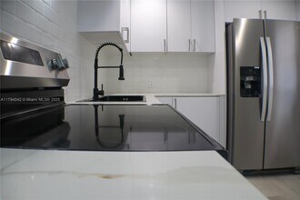 3301 N Country Club Dr in Miami, FL - Building Photo - Building Photo