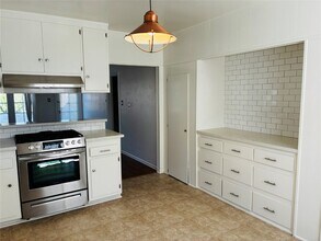 110 Quincy Ave in Long Beach, CA - Building Photo - Building Photo