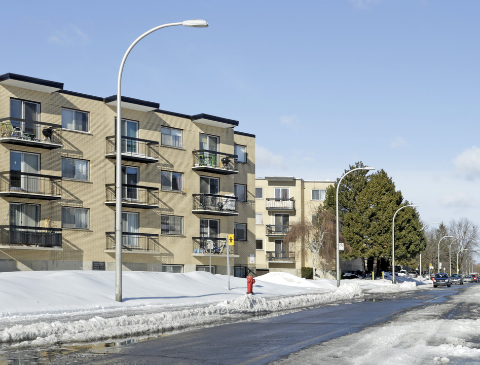 5210 Riviera in Montréal, QC - Building Photo