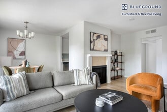 960 N Alfred St in Los Angeles, CA - Building Photo - Building Photo