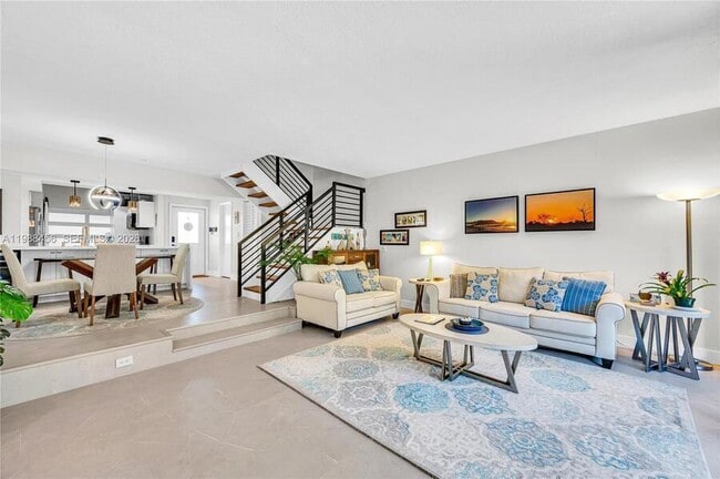 7018 SW 53rd Ln in Miami, FL - Foto de edificio - Building Photo