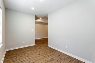 10317 Lake Rd in Houston, TX - Building Photo - Building Photo