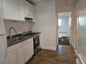 945 E 220th St, Unit 1 in Bronx, NY - Building Photo - Building Photo