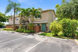 910 Banks Rd in Coconut Creek, FL - Foto de edificio - Building Photo