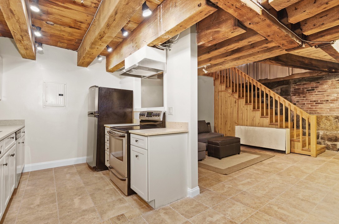 90 Commercial Street in Boston, MA - Building Photo