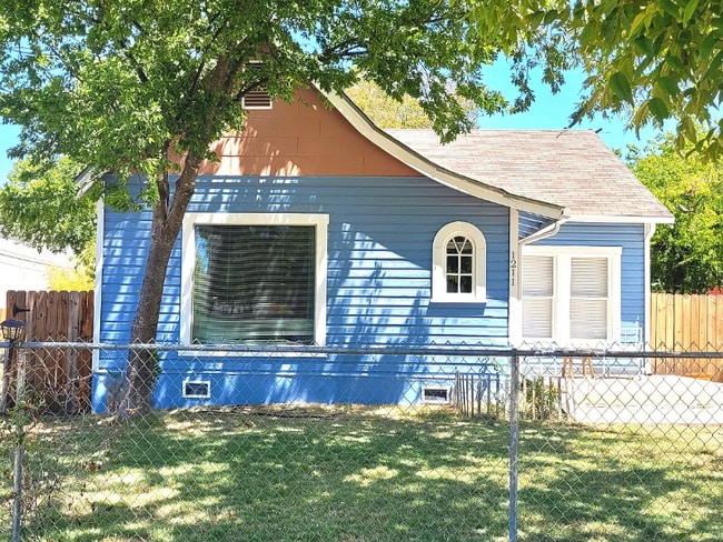 property at 1211 W Agarita Ave