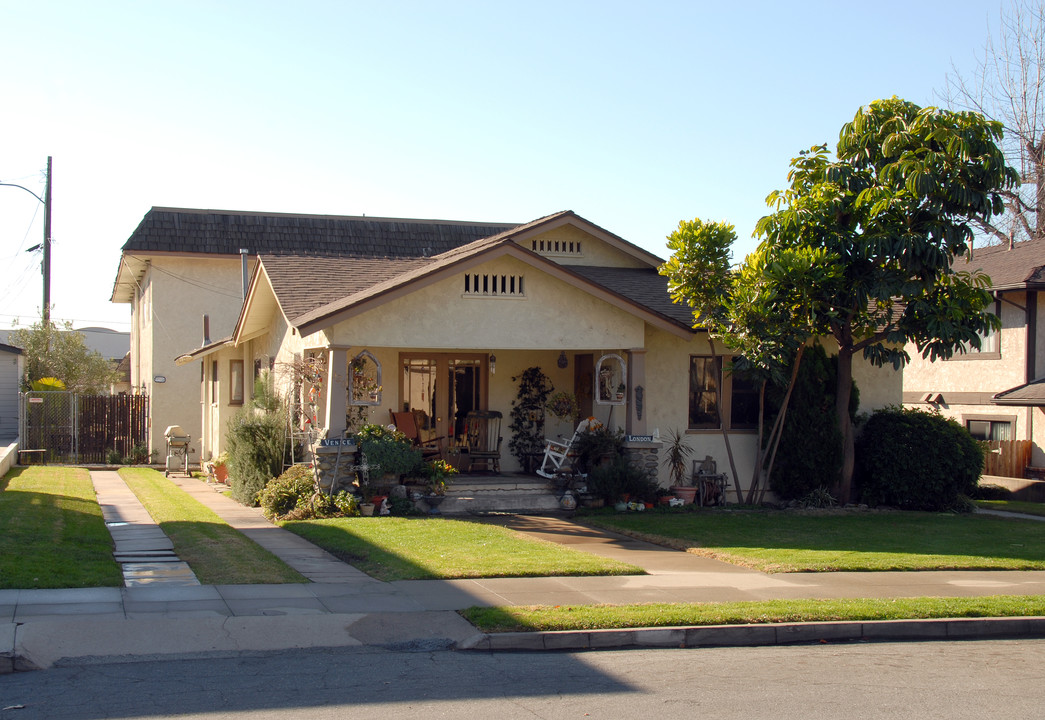 320 W Mountain View Ave in Glendora, CA - Building Photo