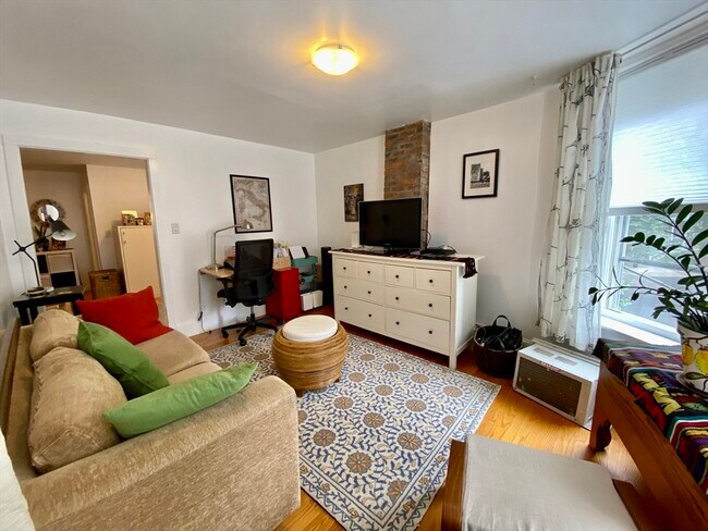 17 Perry St, Unit 2 in Brookline, MA - Building Photo - Building Photo