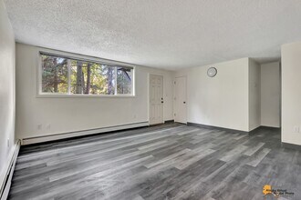 3004 Doris St in Anchorage, AK - Building Photo - Building Photo