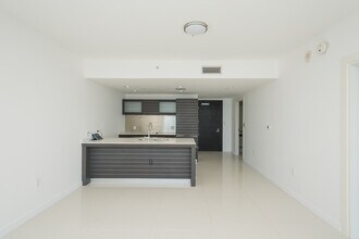 200 S Biscayne Blvd in Miami, FL - Building Photo - Building Photo
