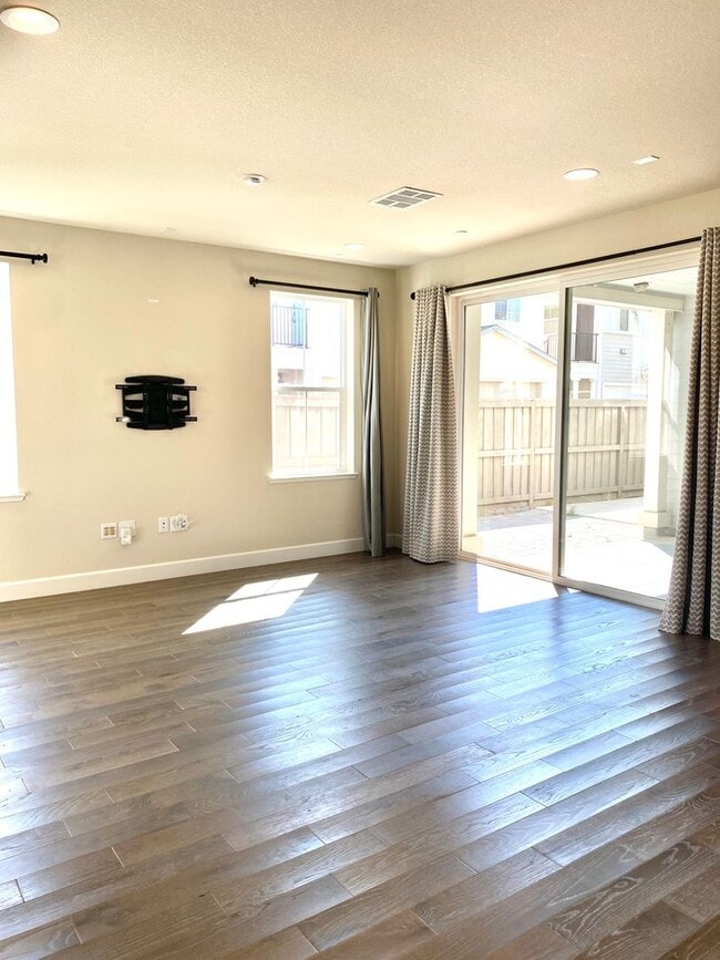 1910 Cannery Loop in Davis, CA - Building Photo - Building Photo