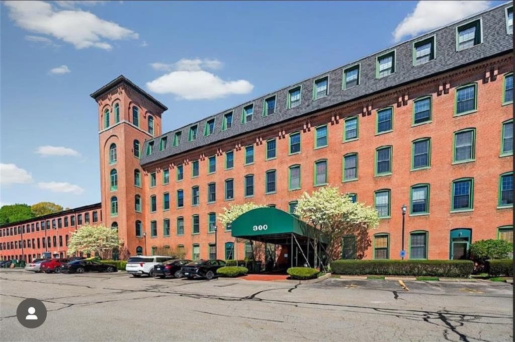 300 Front St in Pawtucket, RI - Building Photo