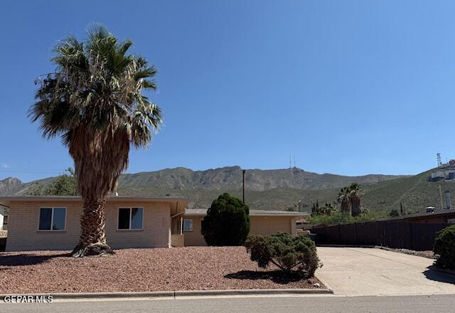 property at 4120 Larchmont Dr