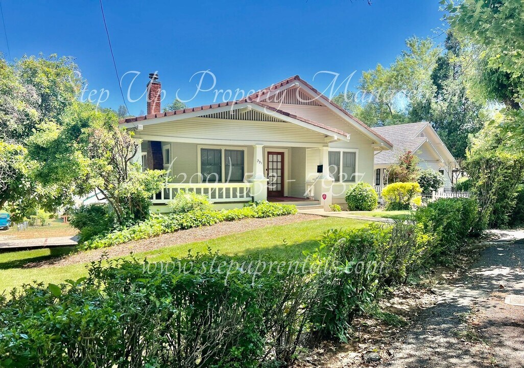 231 Lyons St in Sonora, CA - Building Photo