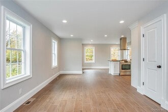 237 Tomahawk St in Baldwin Place, NY - Building Photo - Building Photo