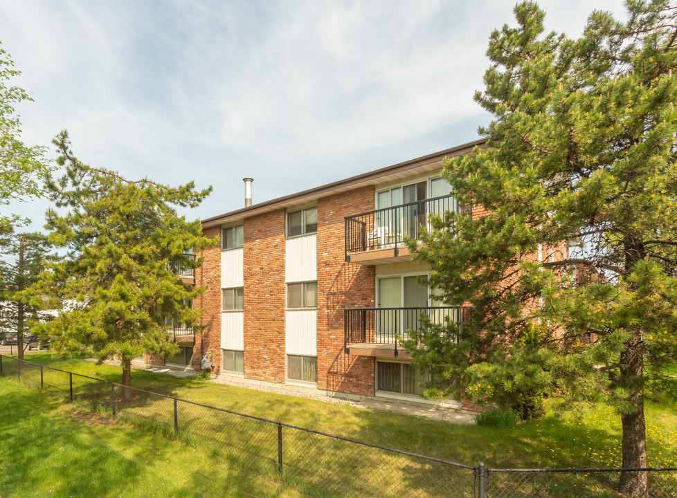 NAITside Court II in Edmonton, AB - Building Photo