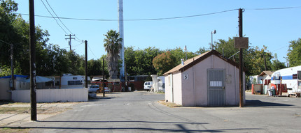 Southside Apartments & RV Park in Sacramento, CA - Building Photo - Building Photo