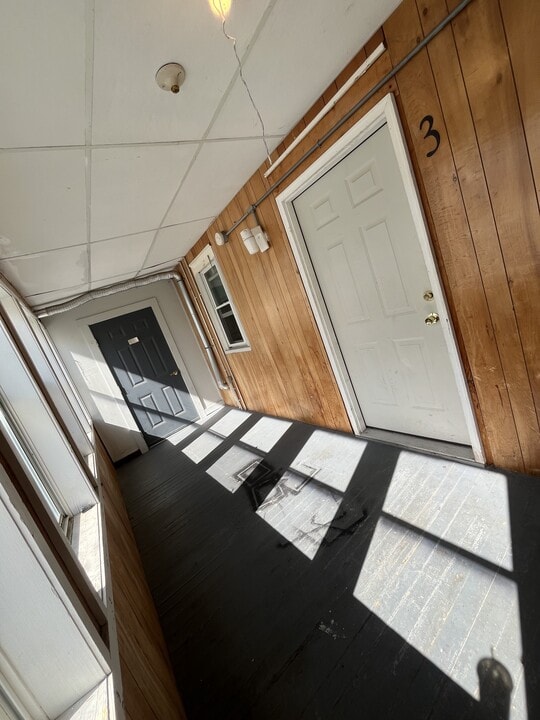 205 Cumberland St in Rumford, ME - Foto de edificio