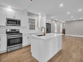 24 Pleasant St, Unit 1 in Boston, MA - Building Photo - Building Photo