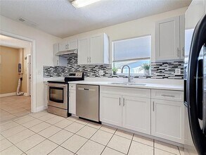 8345 81st Ct N in Seminole, FL - Building Photo - Building Photo