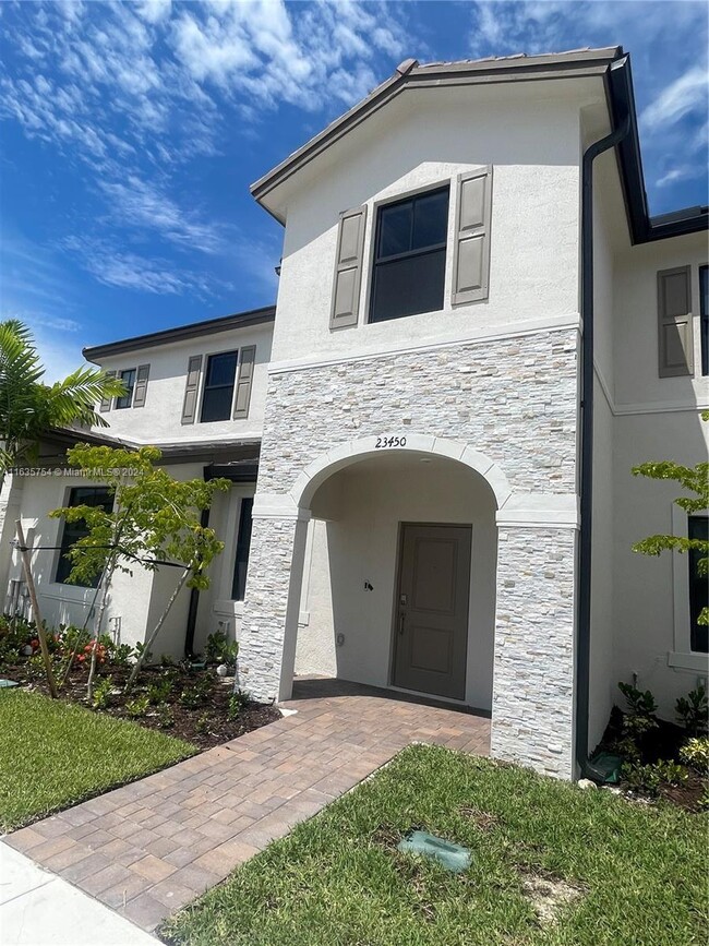 23450 SW 127th Pl in Homestead, FL - Foto de edificio - Building Photo