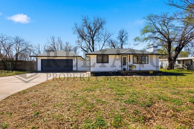 property at 941 W Hazel St