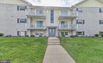 13 Warren Lodge Ct in Cockeysville, MD - Building Photo