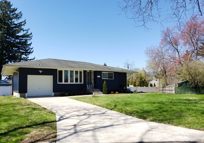 8 Flint Ct
