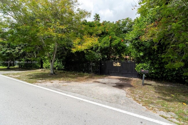 14000 N Miami Ave in Miami, FL - Building Photo - Building Photo