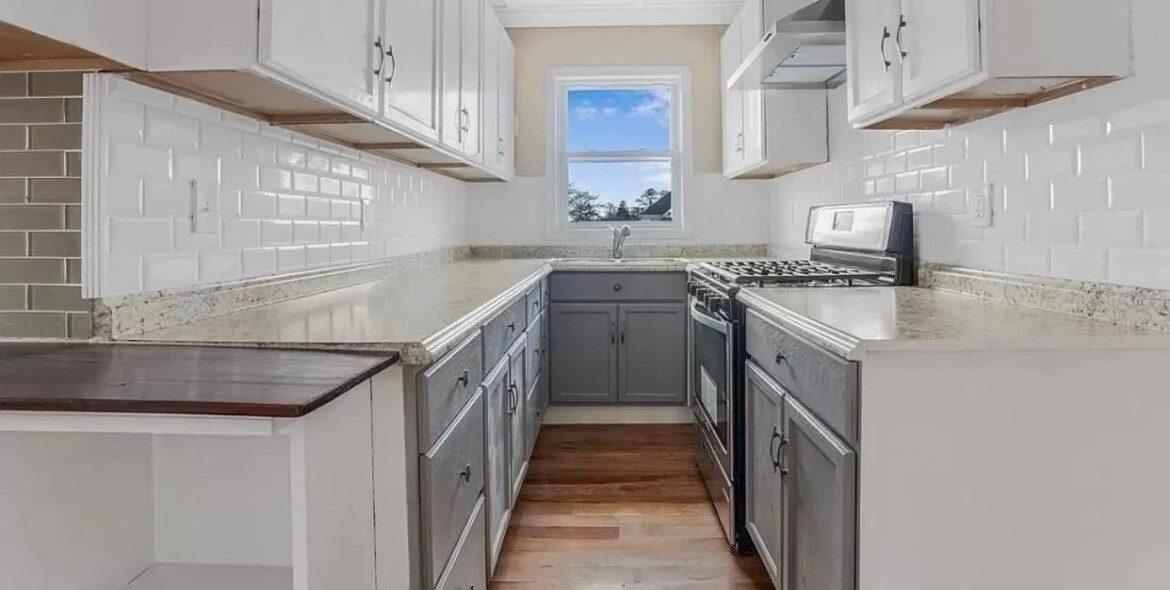 475 Tecumseh St, Unit Unit 1 in Fall River, MA - Building Photo