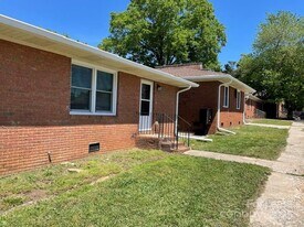 19612 Oak St in Cornelius, NC - Building Photo