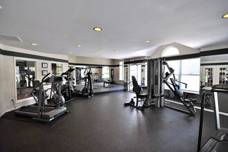 Village Club on Franklin in Southfield, MI - Building Photo - Building Photo