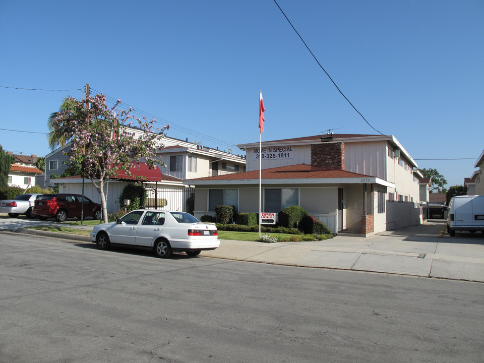 (villa Verdes) in Torrance, CA - Building Photo