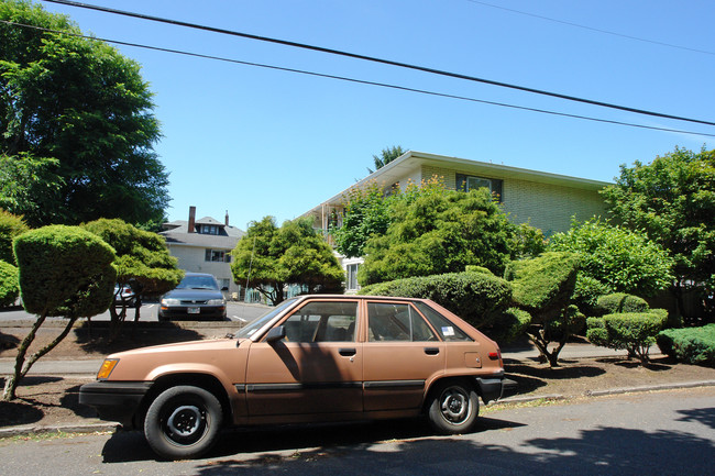 The Lamplighter in Portland, OR - Foto de edificio - Building Photo