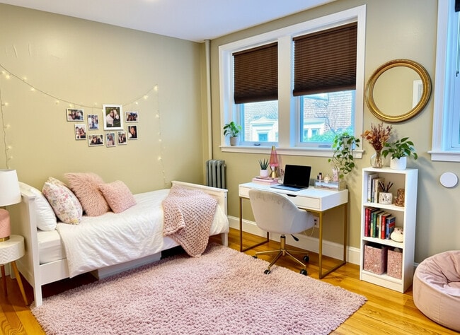 68 Egmont St in Brookline, MA - Building Photo - Building Photo