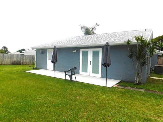 1367 Elmbank Way in Royal Palm Beach, FL - Building Photo - Building Photo