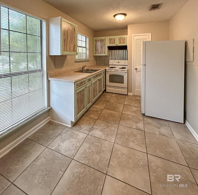 6424 Schoel Ln in Gulf Shores, AL - Building Photo - Building Photo