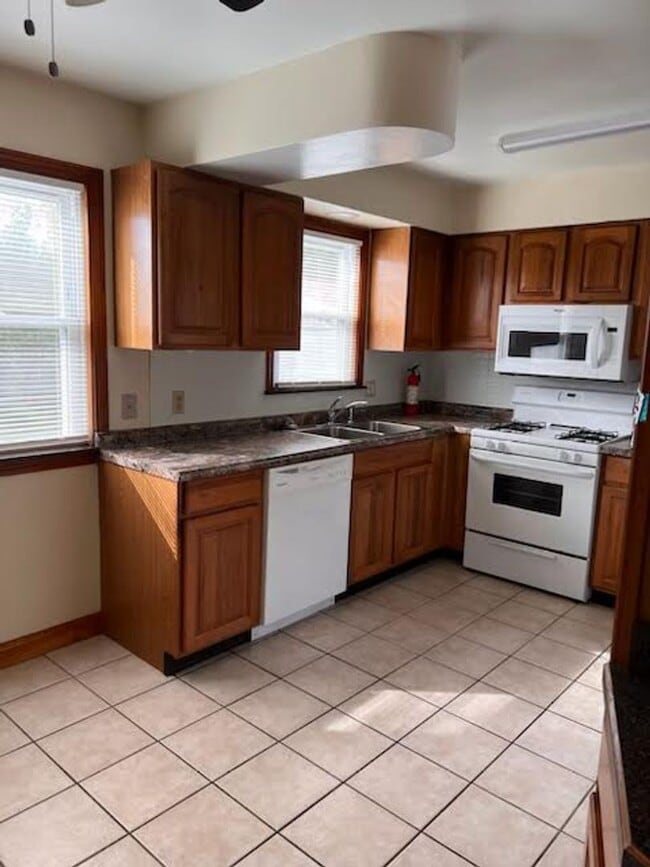 864 Gary Ave SE in Girard, OH - Building Photo - Building Photo