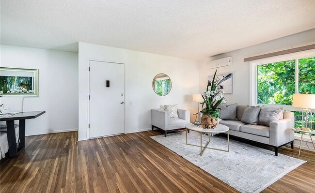 11120 Queensland St in Los Angeles, CA - Building Photo - Building Photo