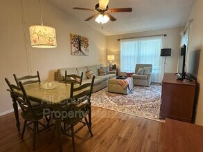 7315 Parkside Villas Dr in St. Petersburg, FL - Building Photo - Building Photo