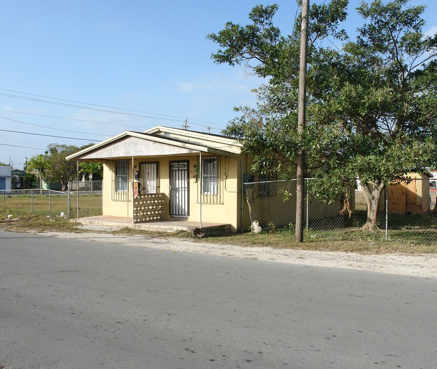 326-338 SW 3rd Ave in Homestead, FL - Foto de edificio