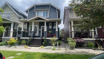 7324 191B St in Surrey, BC - Building Photo