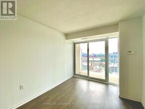 125-2125 Western Battery Rd in Toronto, ON - Building Photo - Building Photo