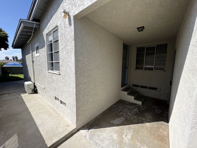 4850 69th Pl in San Diego, CA - Foto de edificio - Building Photo