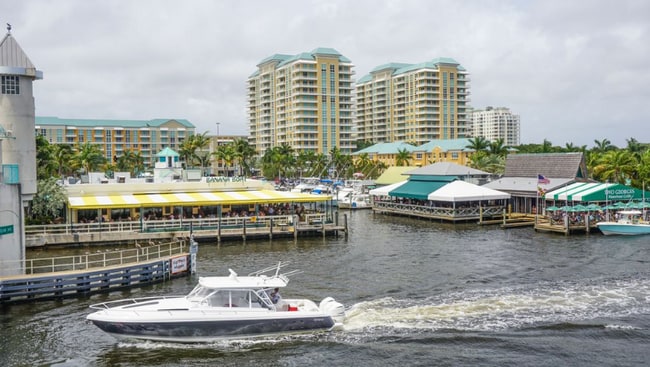 property at 700 E Boynton Beach Blvd