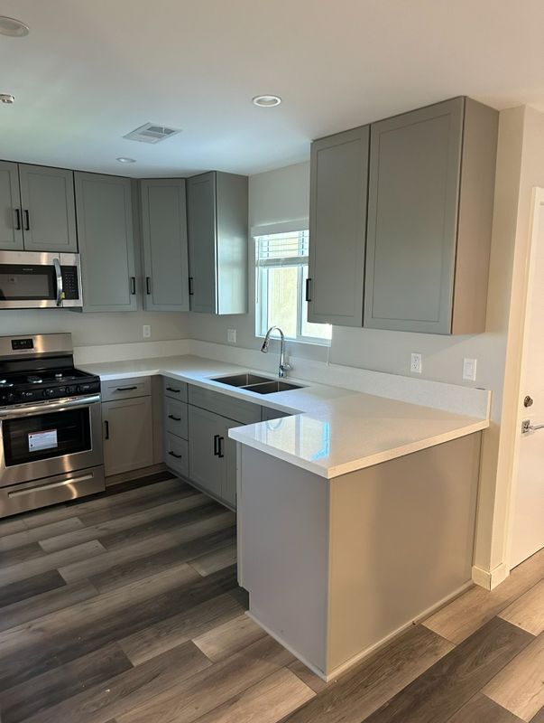 4965 Imperial Ave in San Diego, CA - Foto de edificio - Building Photo