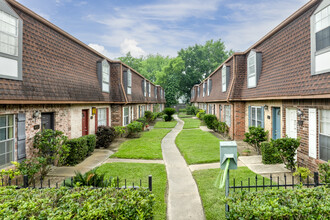 Hidden Hollow Townhomes in Houston, TX - Foto de edificio - Building Photo