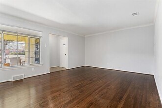 6520 St Moritz Ave in Dallas, TX - Building Photo - Building Photo