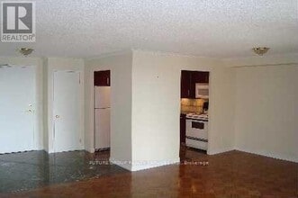 145-1145 Hillcrest Ave in Mississauga, ON - Building Photo - Building Photo