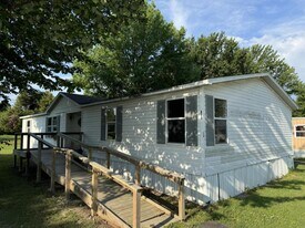 13 1st St in Lamar, MO - Building Photo